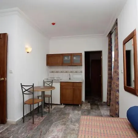 Blue Lagoon فندق 3*