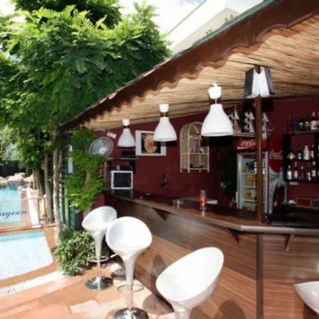 Blue Lagoon فندق مرمريس